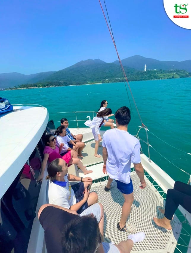 Da Nang VIP Yacht Tour – Premium Experience at an Unbeatable Price