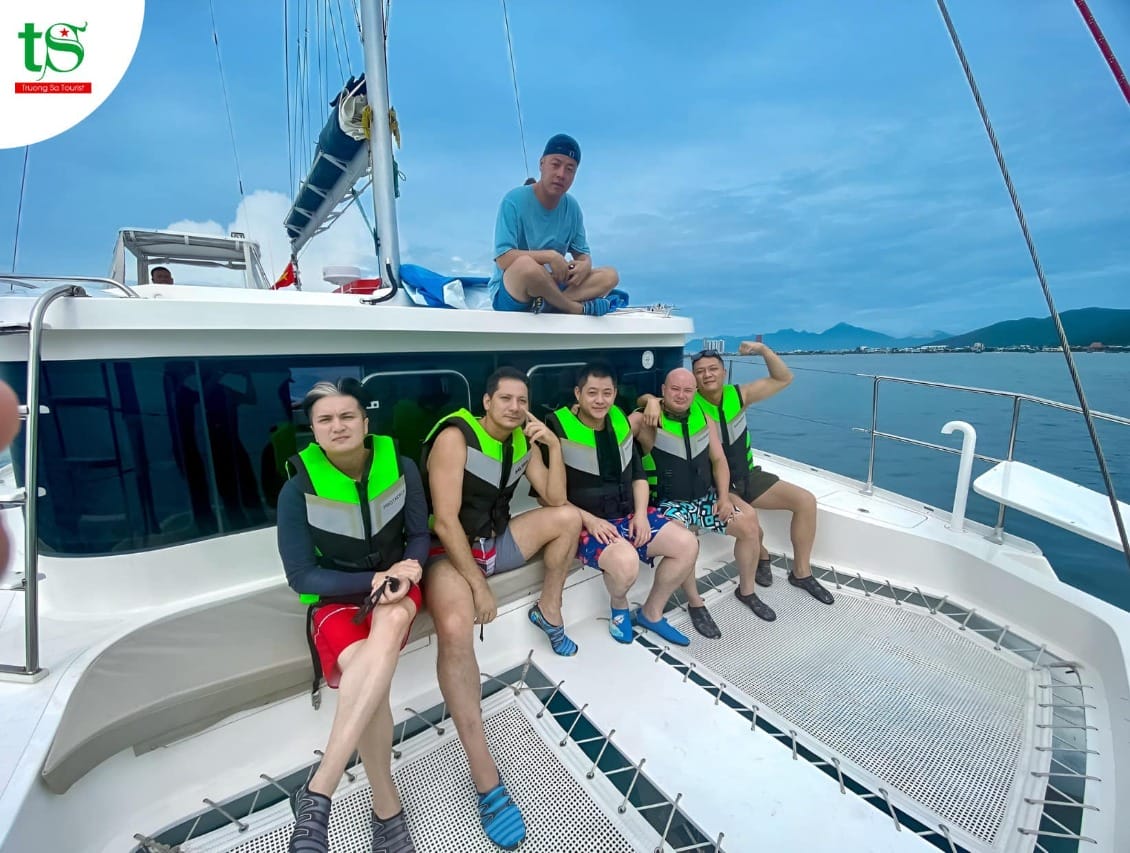 Da Nang VIP Yacht Tour – Premium Experience at an Unbeatable Price