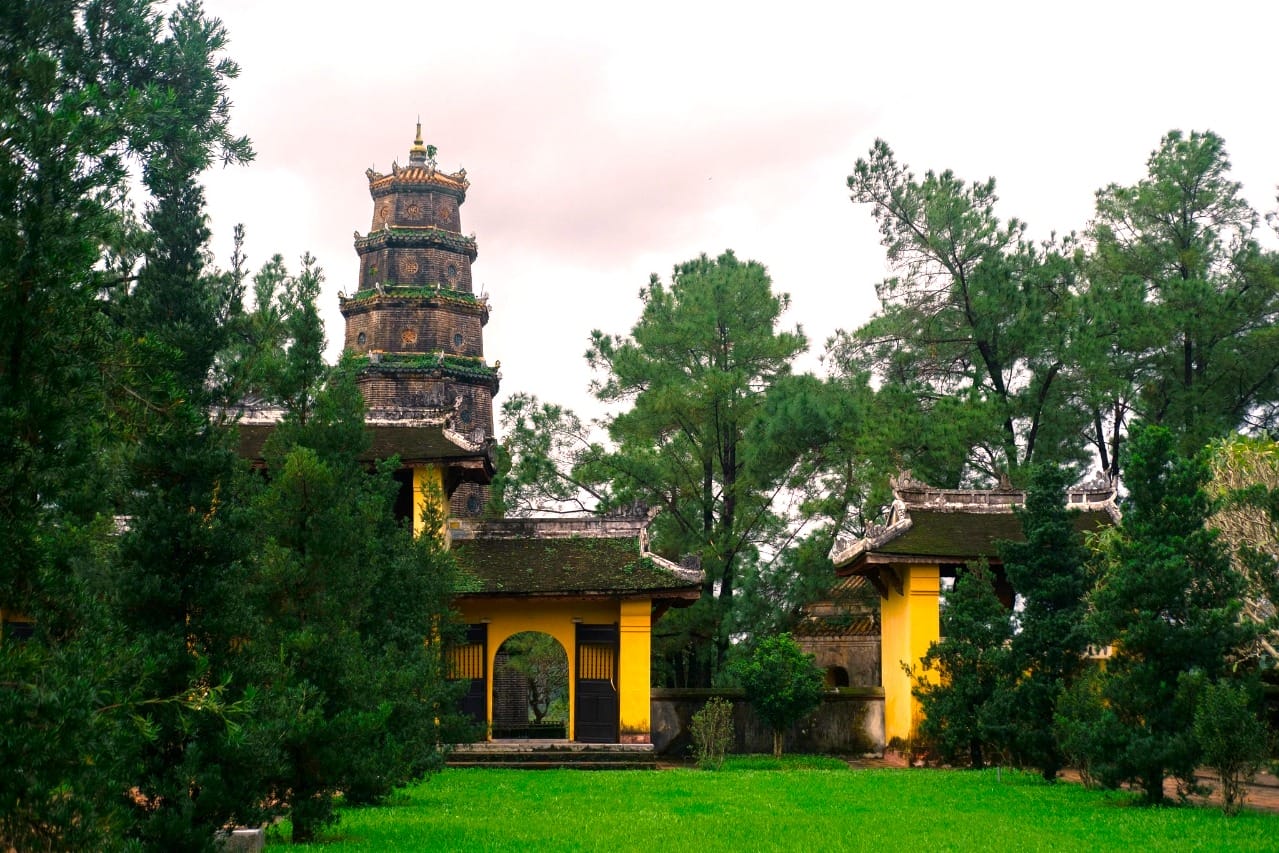 21-Day Vietnam Discovery: From Mountains to Bay, Caves, Ancient Capitals & Island Paradise