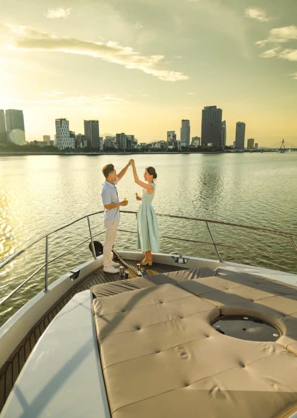 PRIVATE YATCH IN DA NANG - LUXURY SERVICES