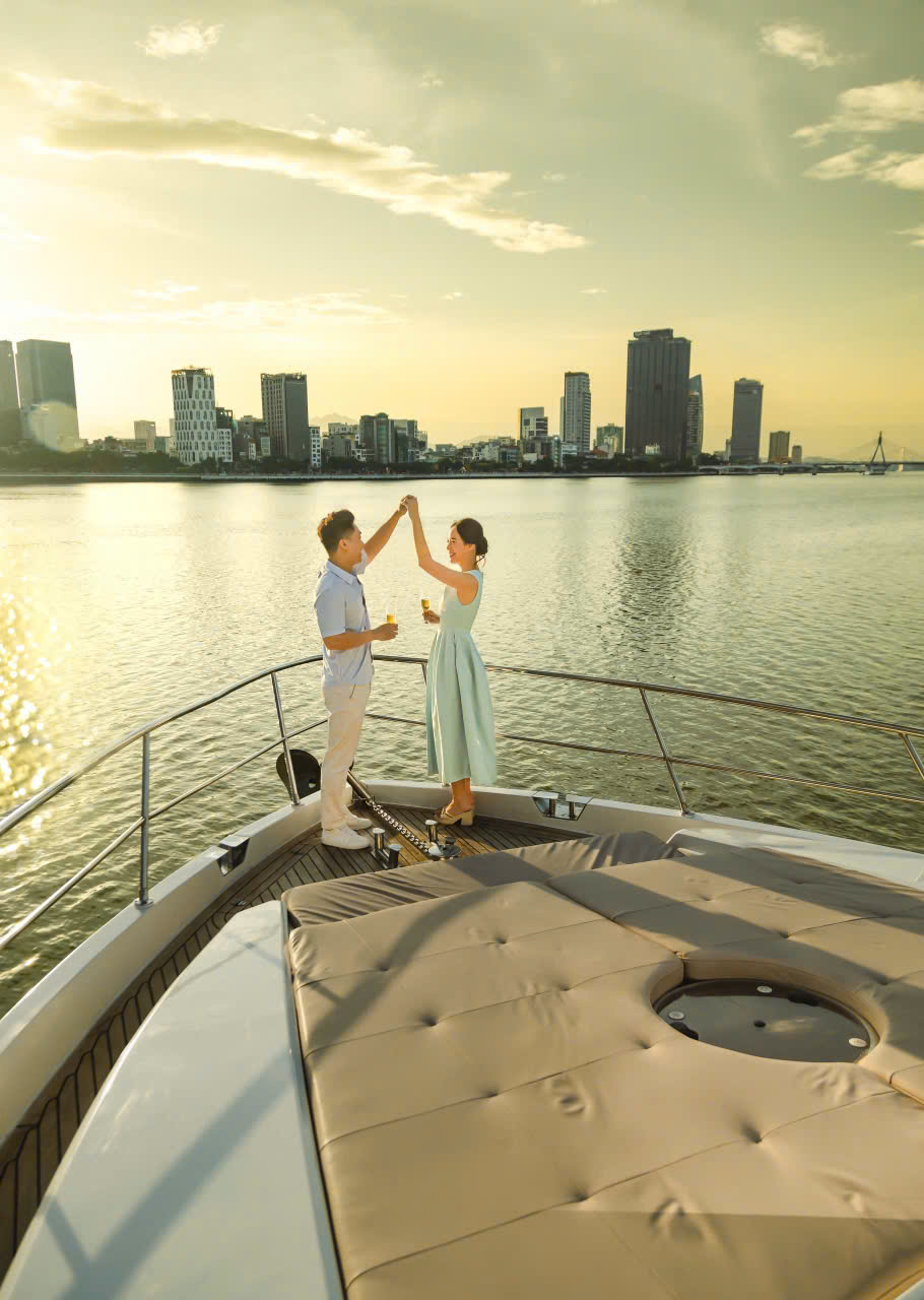 PRIVATE YATCH IN DA NANG - LUXURY SERVICES