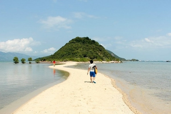 “CON ĐƯỜNG TRÊN BIỂN” ĐIỆP SƠN