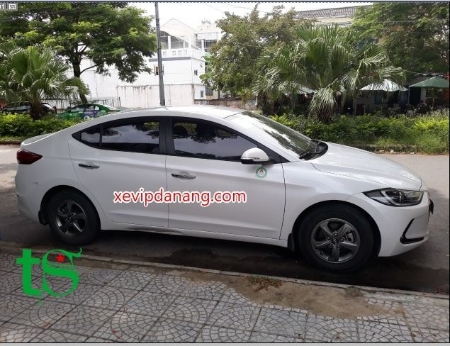 Car 4 seats rental in Da Nang