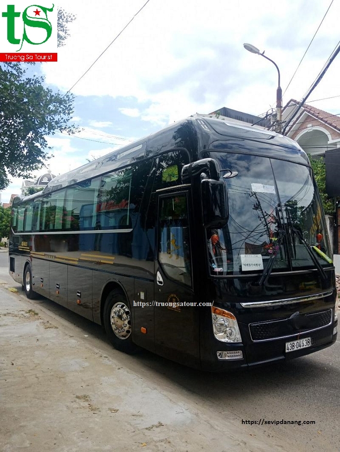 UNIVERES LIMOUSINE 26 CHỖ CHO THUÊ GIÁ RẺ TẠI ĐÀ NẴNG.