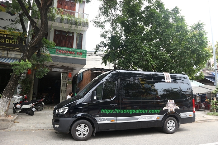 Cho thuê xe Dcar Limousine 12 ghế tại Đà Nẵng đi Huế