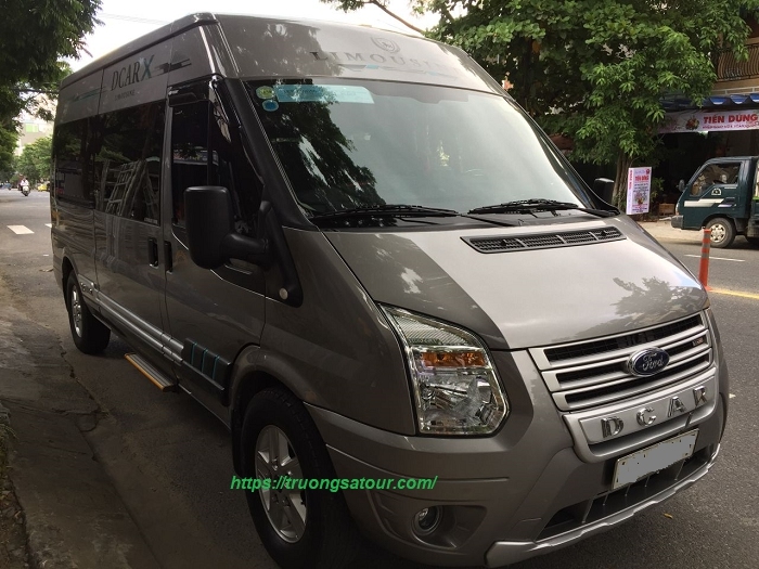 Thuê xe limousine 12 ghế đi Hội An tại Đà Nẵng