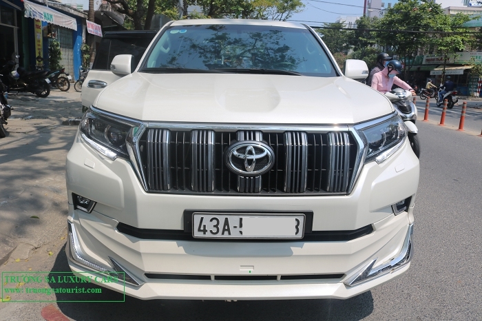 Cho thuê xe 7 chỗ Toyota Land Cruiser tại Đà Nẵng