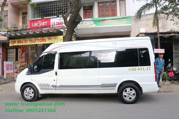 Cho thuê xe hạng sang Dcar Limousine 9 chỗ tại Đà Nẵng